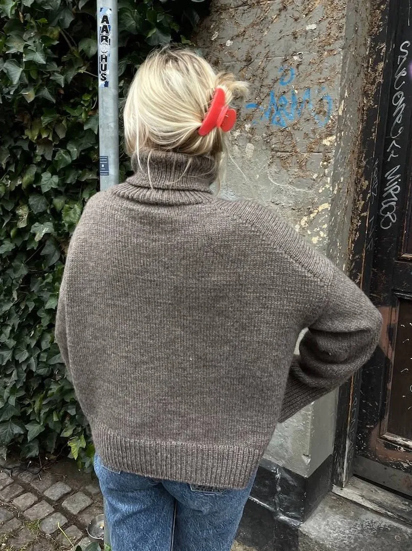 Chestnut sweater by PetiteKnit, No 1 knitting kit